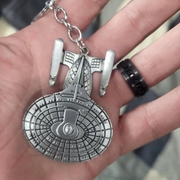 Star Trek Starship USS Enterprise NCC-1701-D Metal Alloy Keychain - Picture 2 of 10